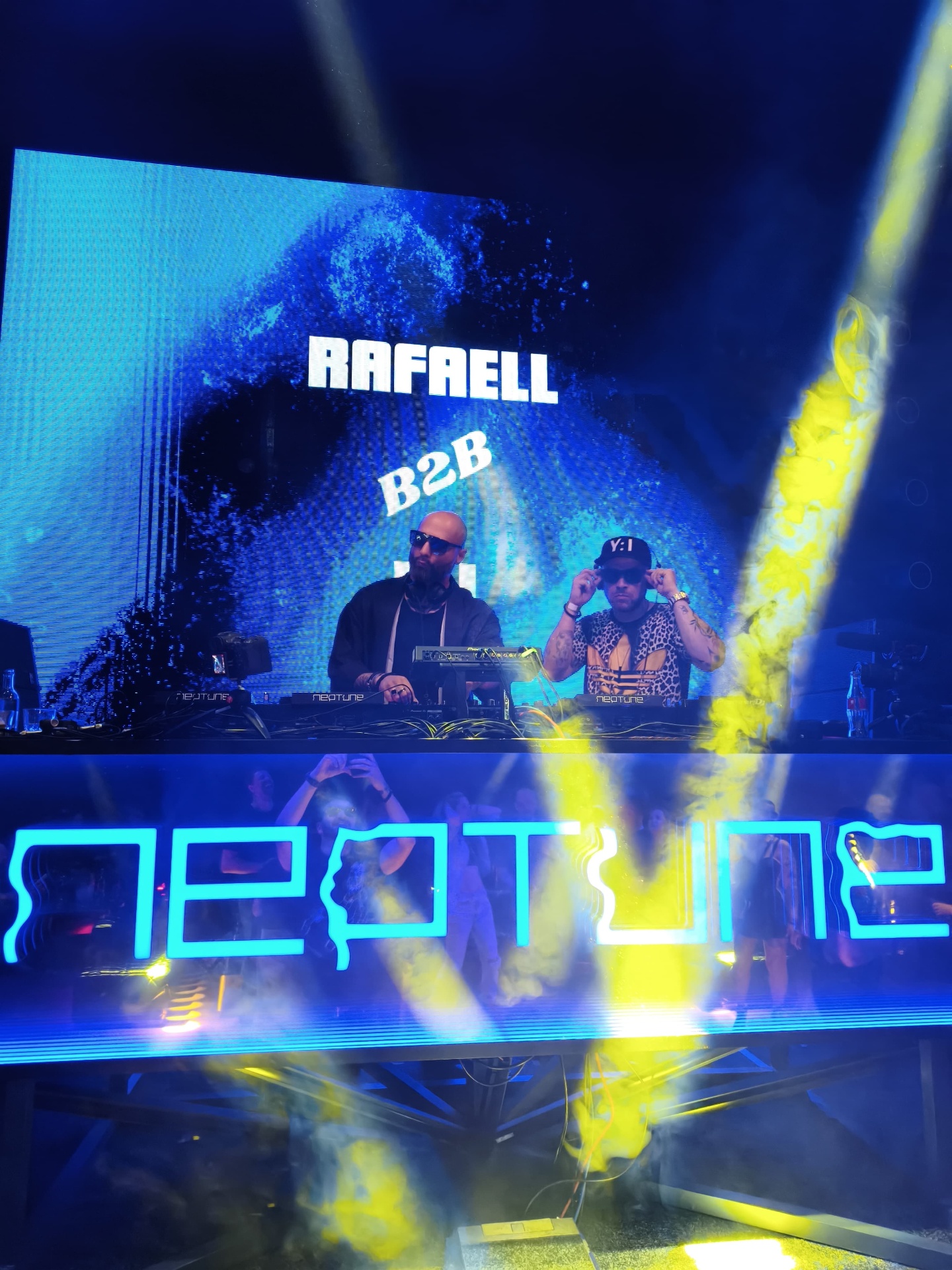 Rafaell B2B Y:I at Neptune stage in cyan & yellow lasers